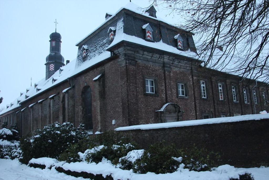 Nikolauskloster Jüchen Eksteriør billede